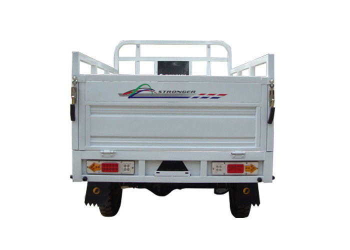 Tricycle léger de trois-roues de la Chine de chargeur avec le blanc de la boîte 1.7*1.25m de cargaison