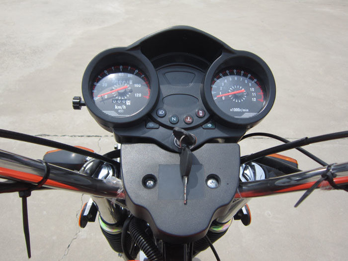 Moto de cargaison de roue du rouleur 150cc 3 du Chinois 3 avec l'essieu arrière sûr de pare-chocs et de voiture